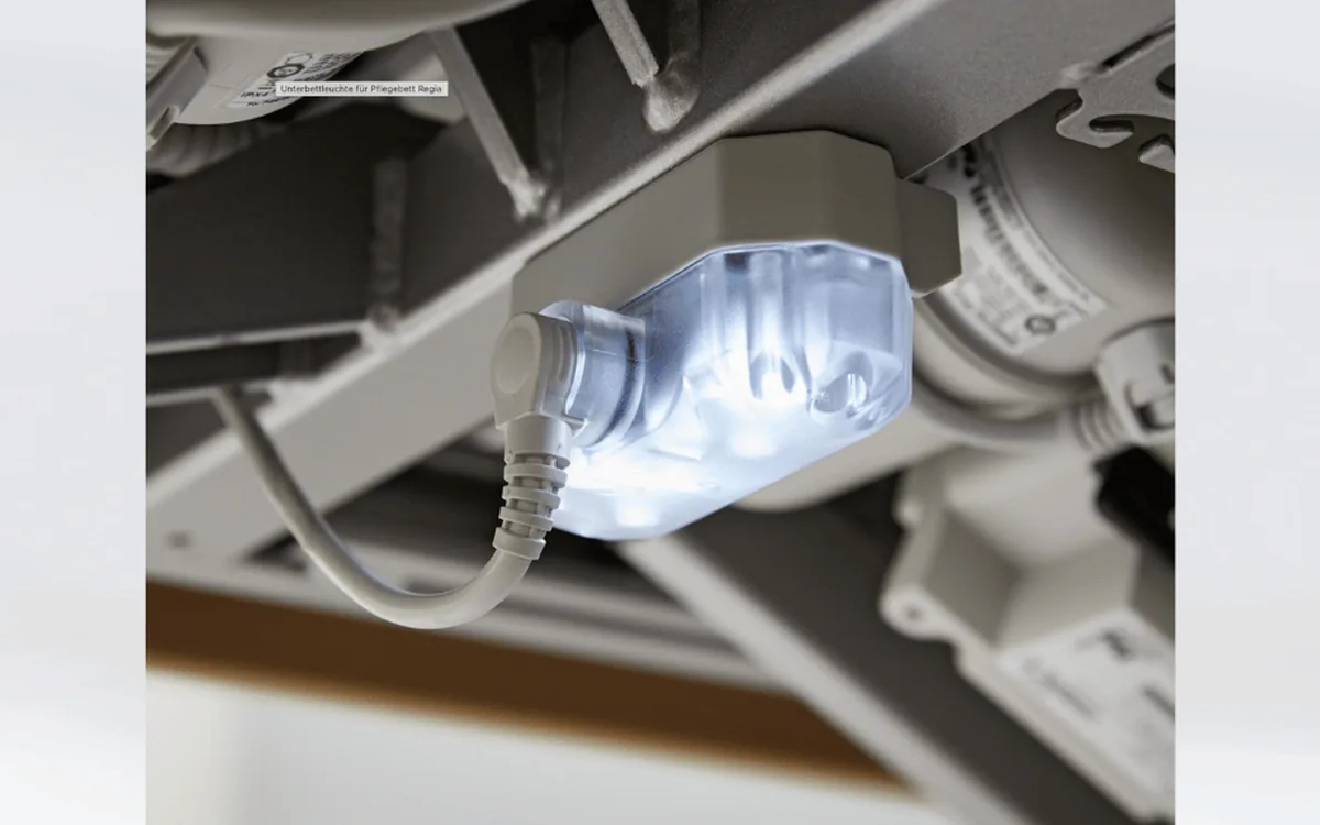 LED-Unterbettbeleuchtung unter dem Liegeflächenrahmen des Pflegebetts Regia
