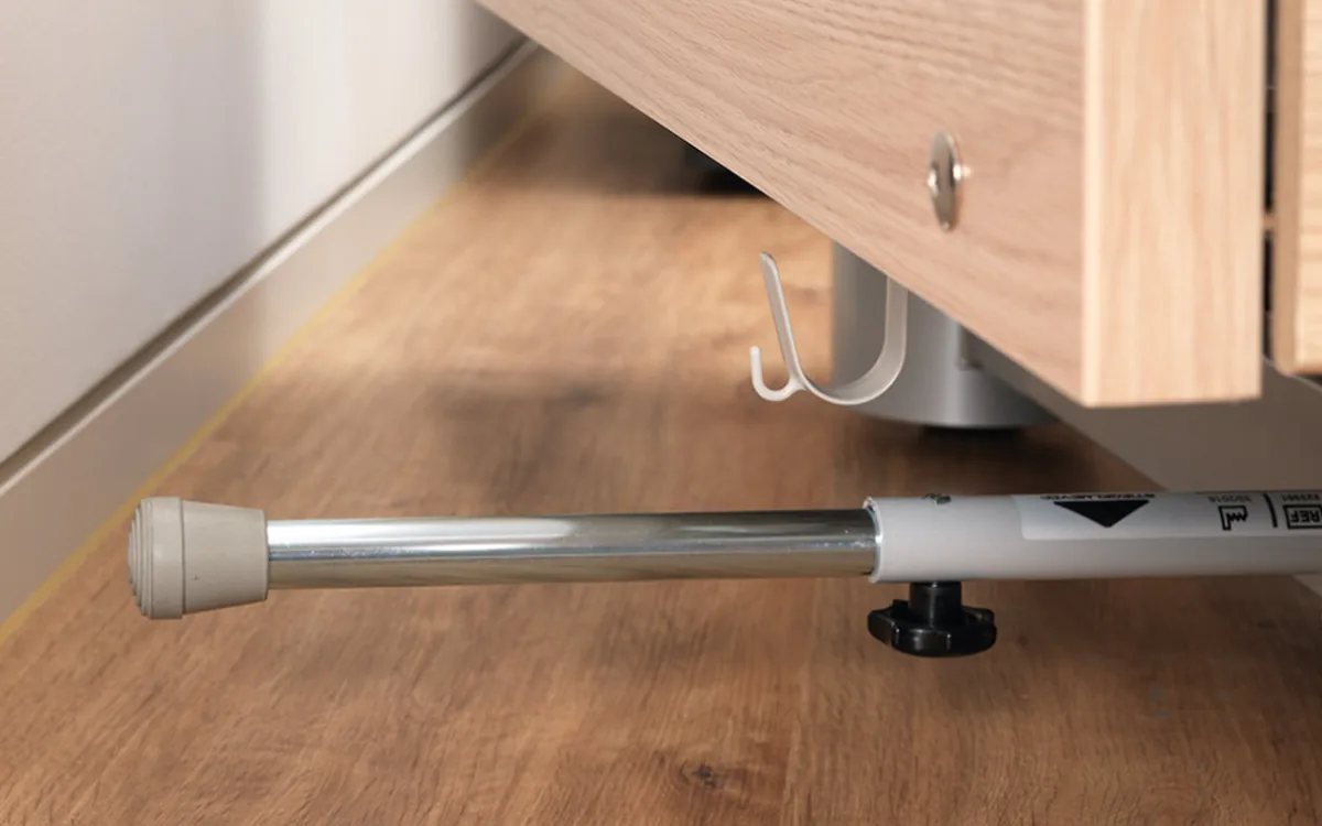 Wandabstandshalter unter dem Pflegebett Regia